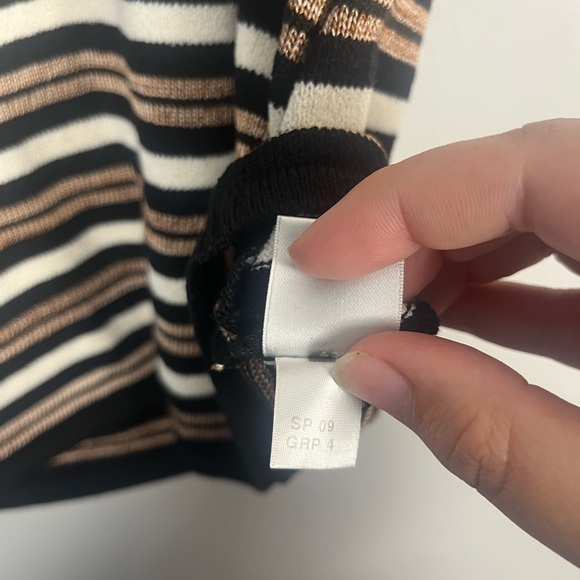 St. John Striped Black White and tan knit tank top size large - Picture 4 of 5